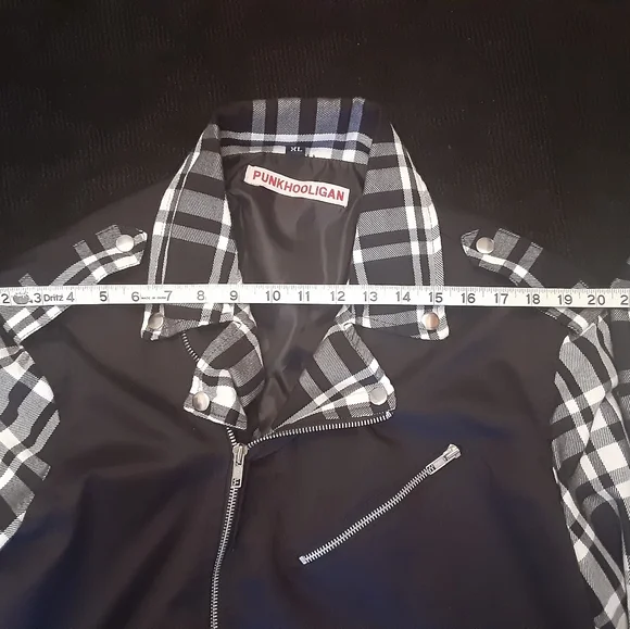 SOLD  on Mercari  Vintage Plaid Sleeved Jacket - Picture 4 of 8